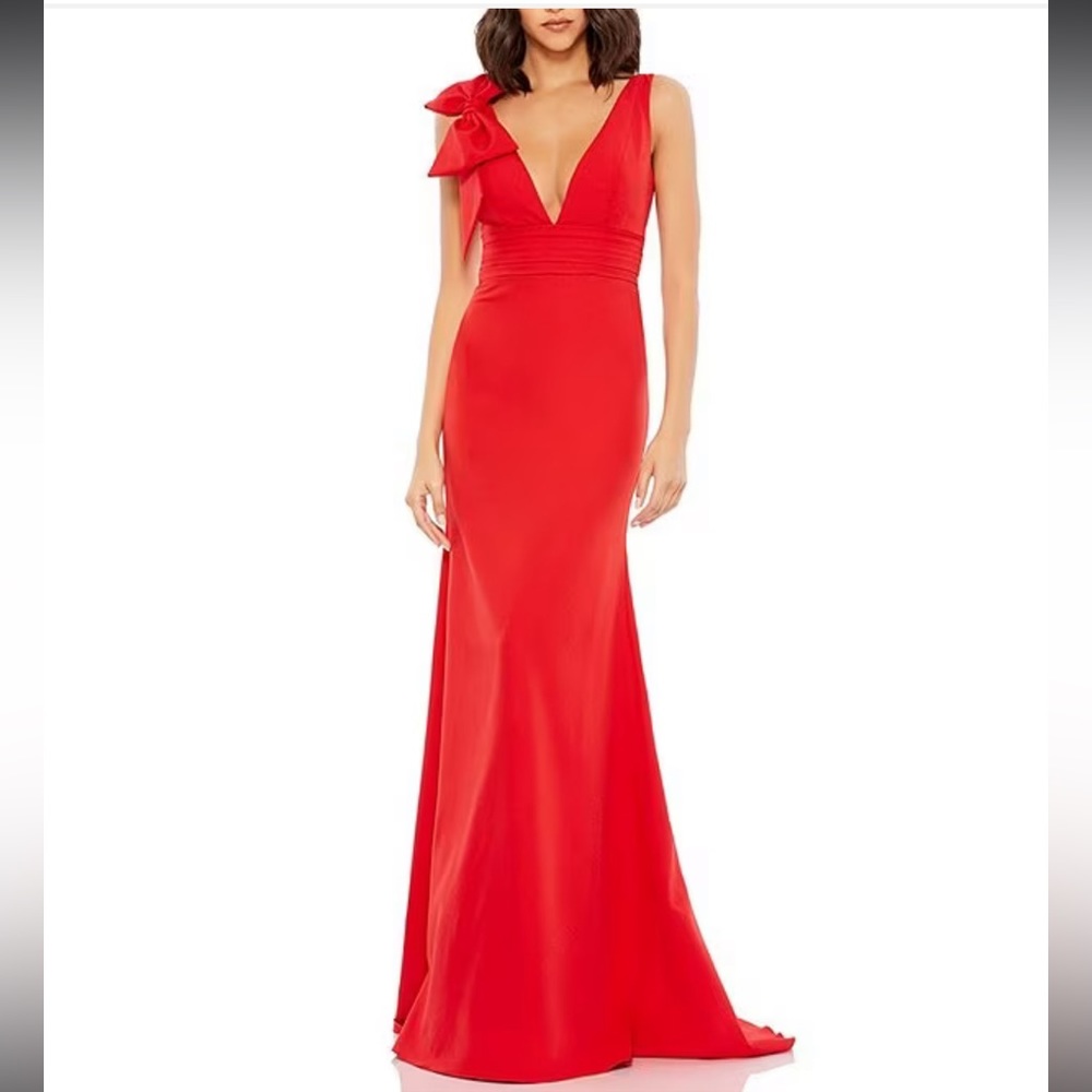 MAC DUGGAL Bow Shoulder V-Neck Gown
